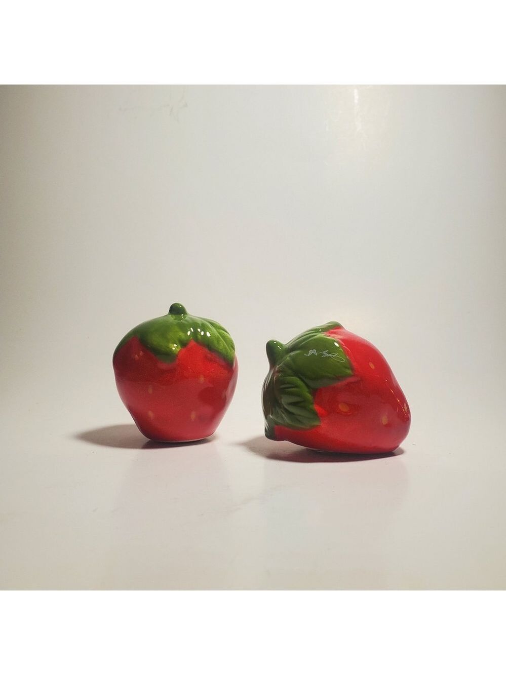Strawberry-shaped Dolly Parton Salt and Pepper Shakers Set Ceramic  NIB
